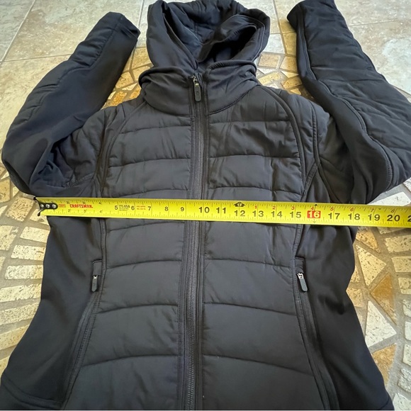 Lululemon extra mile jacket black 8 - Picture 7 of 16